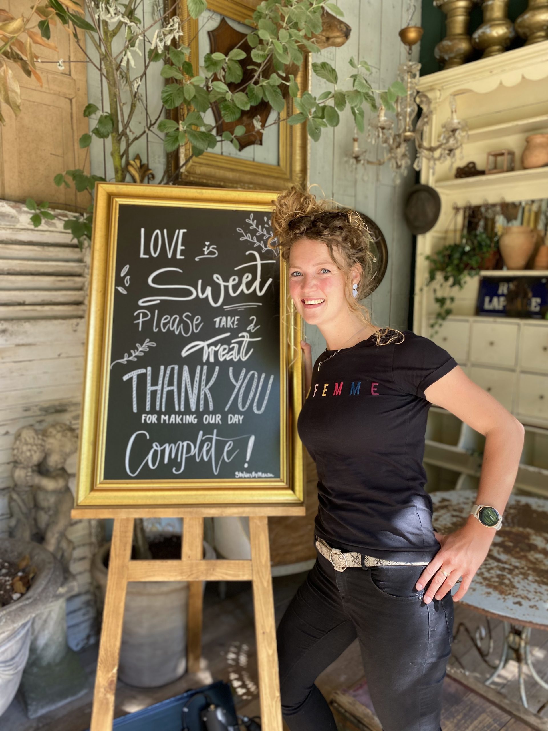 Bord met gouden lijst