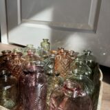 Gekleurde vaasjes per 15 te huur (30 stuks beschikbaar) - Afbeelding 13